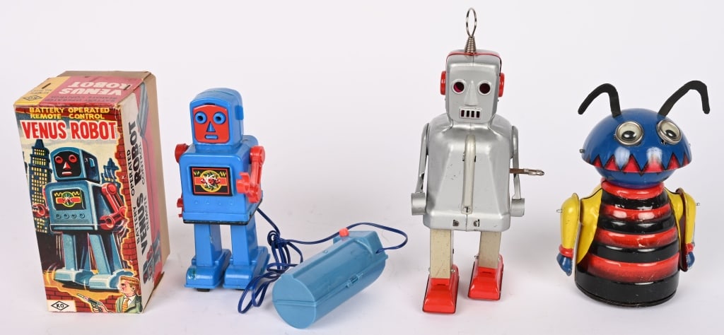 3- VINTAGE SPACE TOYS (1 of 16)