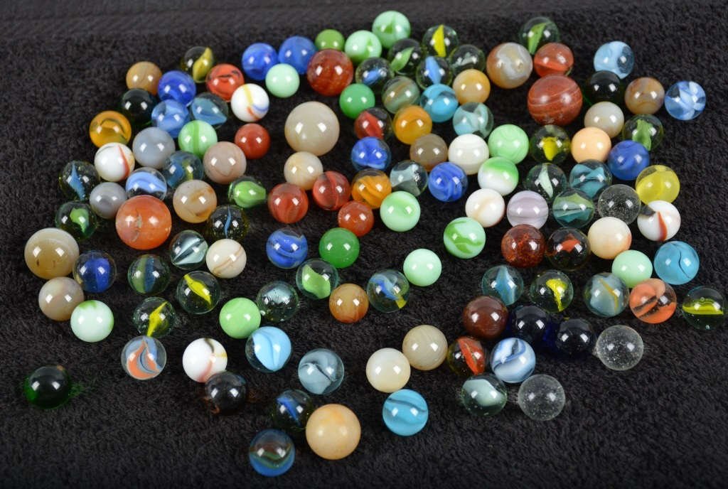 COLLECTION OF VINTAGE CATS EYES MARBLES.: Largest around 1/2" Great colors. Excellent