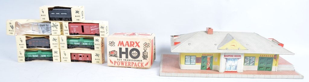MARX TRAIN LOT: Includes HO Transformer with Box, Glendale Station, and 6 Train Cars with Boxes. Excellent