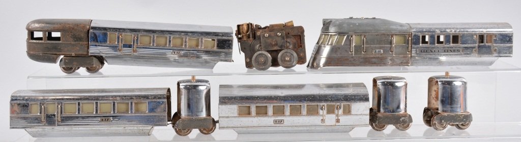 Lionel Flying Yankee Train Set: Complete set with some wear. Engine loose from frame. Good-Very Good