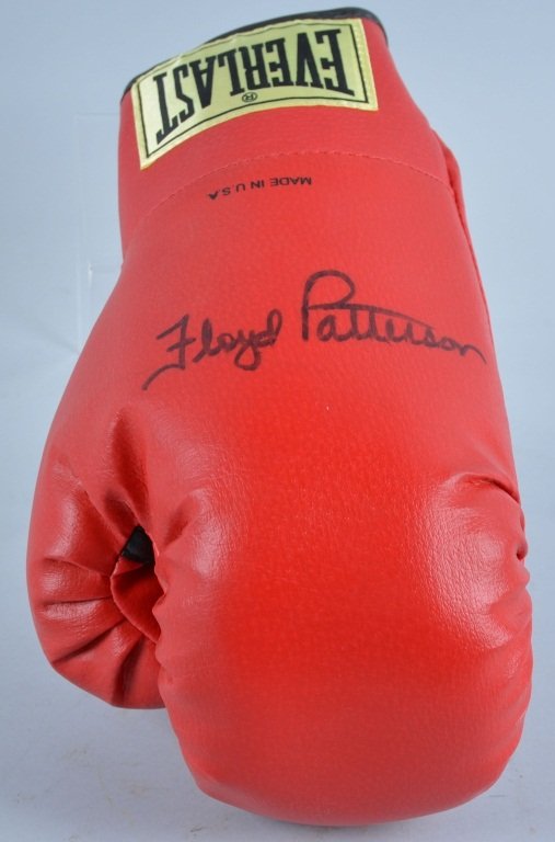 FLOYD PATTERSON AUTOGRAPHED BOXING GLOVE: Everlast boxing glove autographed Floyd Patterson. Excellent