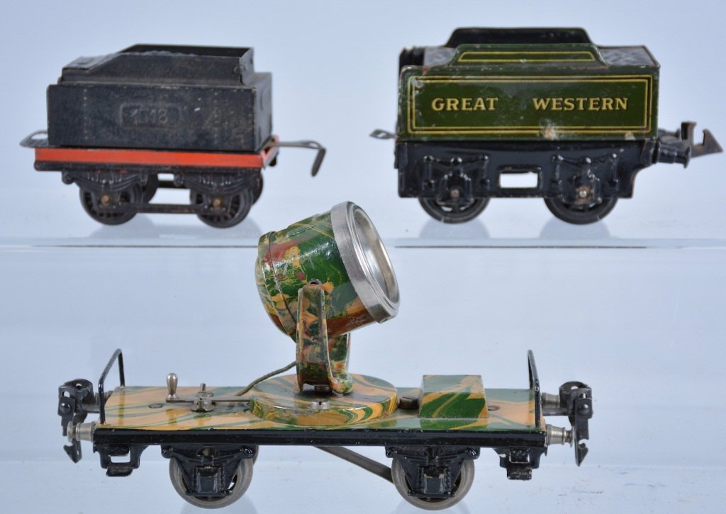 MARKLIN SEARCH LIGHT TRAIN CAR & 2 BING TENDERS: Marklin Search Light Train Car. Great colors and detail. Plus 2 Bing Tenders. Nice colors. Excellent