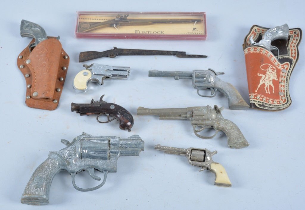 Lot of 10 Vintage CAP GUNS and More: Nice collection inculdes Bulldog, 2 Tex guns in holsters, Pep, Dyna-Mite, and more. Good-Excellent