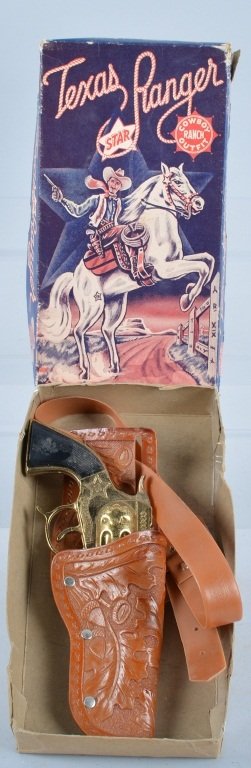 LESLIE-HENRY GOLD TEXAS RANGER GUN and HOLSTER w/B: Great looking Gold Texas Ranger Cap Gun. With Holster. Boxed. Near Mint