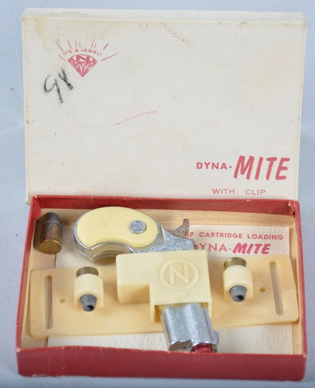 NICHOLS DYNA-MITE DERRINGER CAP GUN w/BOX: Nice Nichols Derringer Cap Gun. Complete with bullets in original Box. Still has original holster and paper work. Near Mint