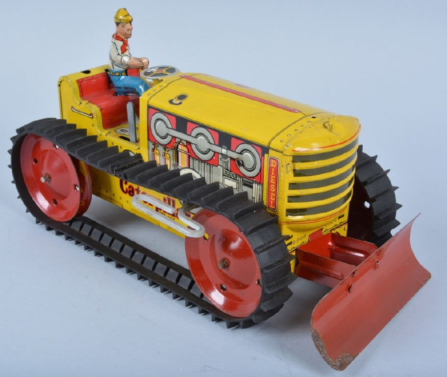MARX Tin Windup CATERPILLAR TRACTOR: Very nice Marx tin windup Carterpillar Tractor. All original with driver, blade, and tracks. Nice colors and details. Windup works well. Measures 10". Excellent