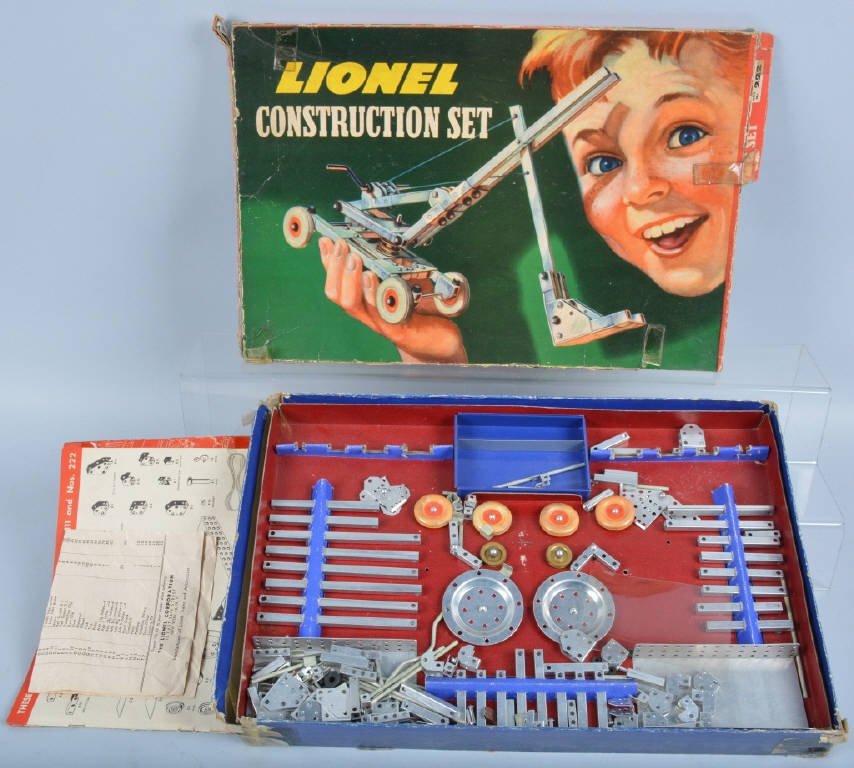 LIONEL CONSTRUCTION SET w/Box: Nice set looks mostly complete with original box. Very Good