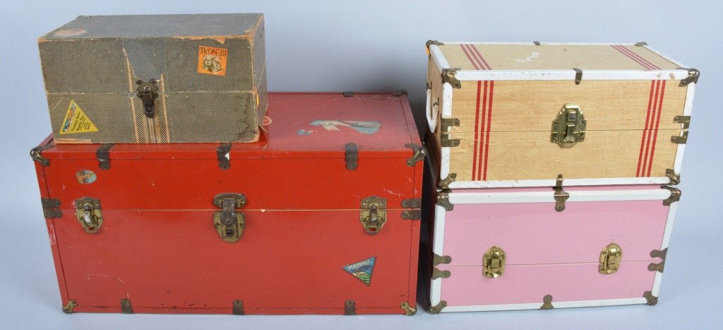 Lot of 4 Vintage Doll Trunks: Lot of 4 vintage doll trunks. Trucks and some wear and and some do had damage. Largest is 23" by 12". Good