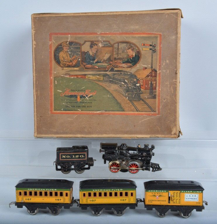 AMERICAN FLYER #10 ENGINE TRAIN SET w/ BOX: Nice early Flyer set with Cast Iron Clockwork #10 Engine and Tender, 2 #1107 Passenger Cars, and #1108 Baggage Car. Nice all original set with original box. Excellent