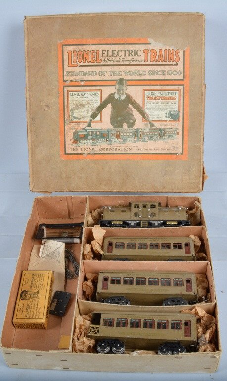 LIONEL #266 O GAUGE TRAIN SET w/ BOX: Excellent set includes #254 Engine, 2 New York Central Pullman Cars, and Observation Car. All original in great shape. With original box. Excellent