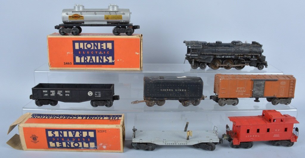 LIONEL #2026 ENGINE & TENDER w/ 5 CARS: Nice lot includes #2026 Engine with Tender, #2452x, #2465, #3464, #2411, and #2257. With 2 boxes. Very Good