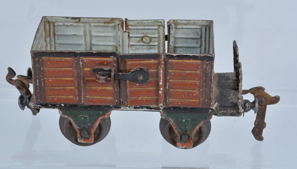 MARKLIN O GAUGE FRIEGHT CAR: Nice early Marklin Freight Car. All original with very nice paint. Very Good