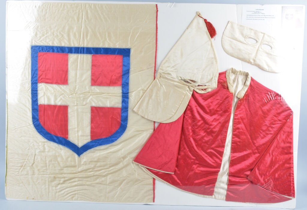 Early original KKK Ladies Outfit, Vintage: Very early KKK outfit. Obtained from a home in Hume Virginia from the niece of a lady in the local KKK chapter. Has some fraying. Very Good