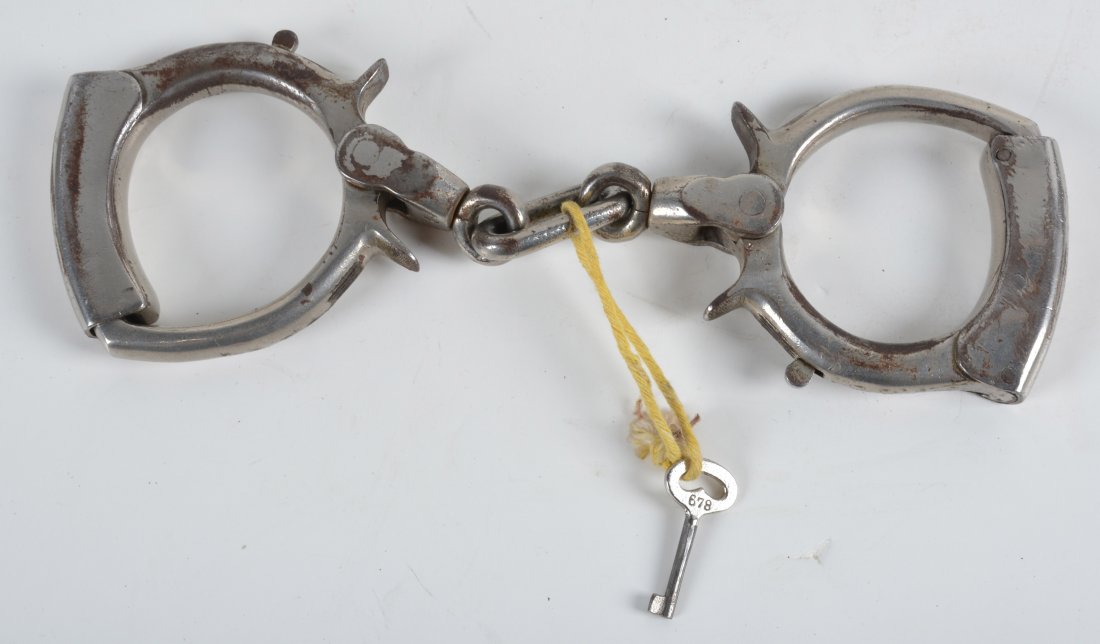 1899 CUMMING AMERICAN HAND CUFFS w/ KEY (1 of 5)