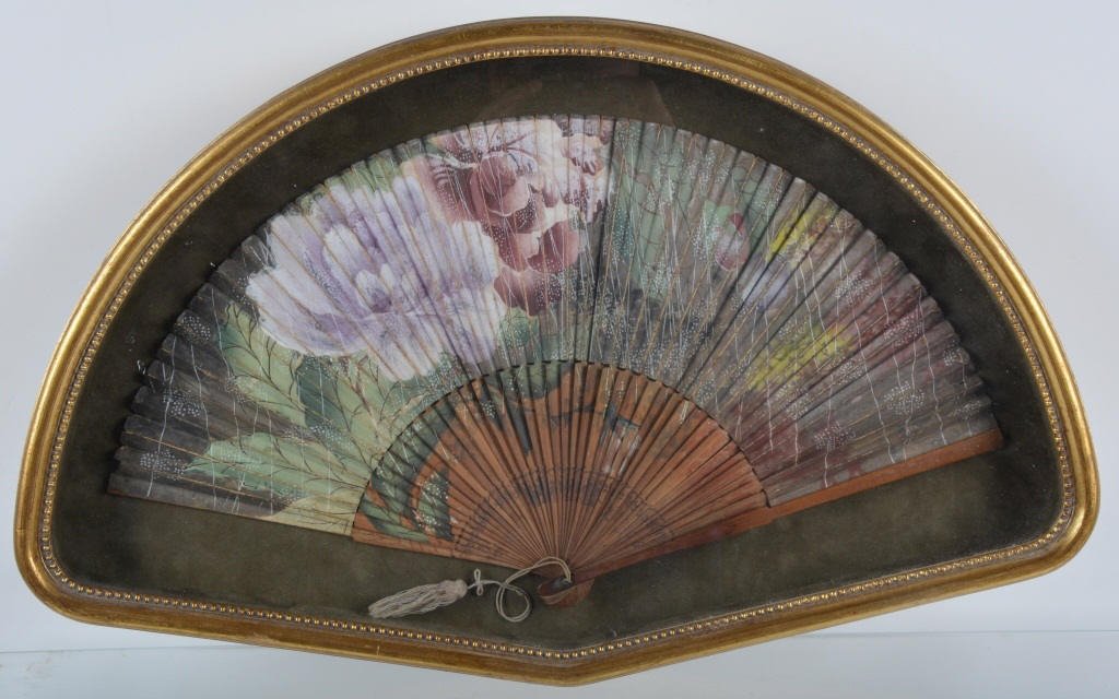 ANTIQUE VICTORIAN HAND PAINTED FAN w/ FRAME (1 of 6)