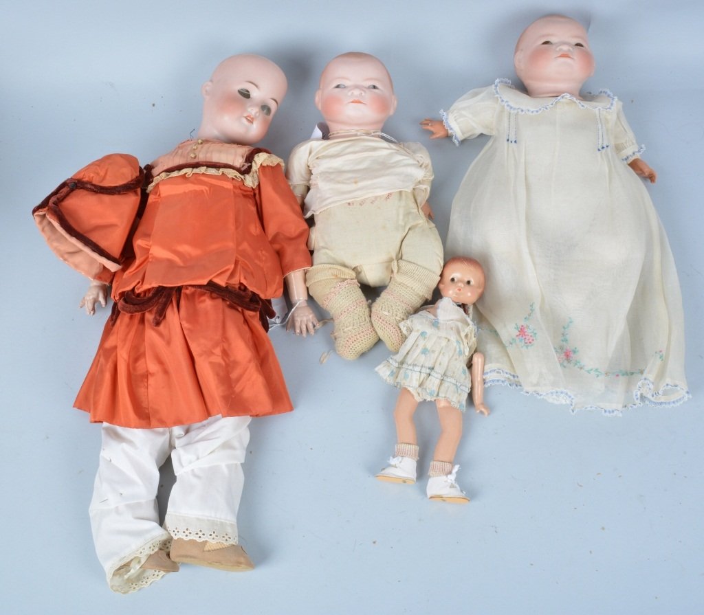 Lot of 4 Vintage Dolls to Repair (1 of 8)