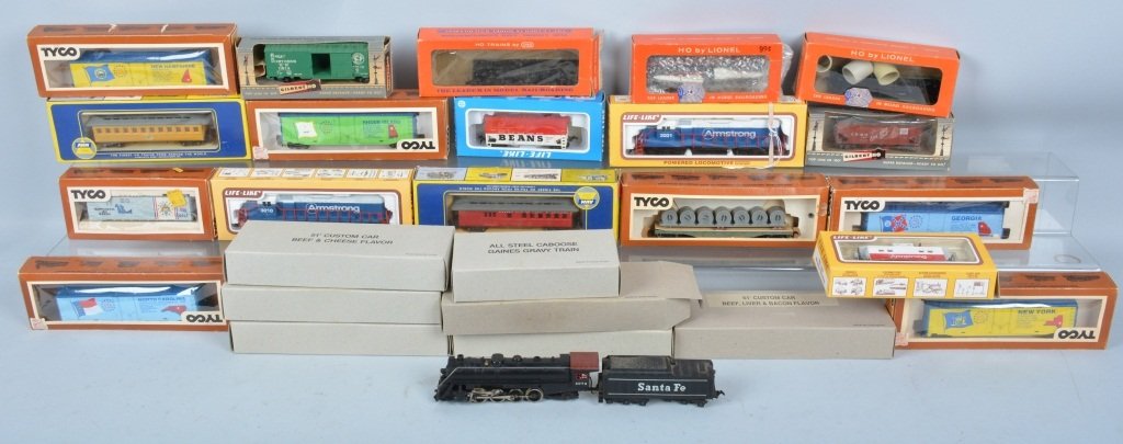 Lot of HO SCALE TRAIN ENGINES & CARS w/ Boxes (1 of 5)