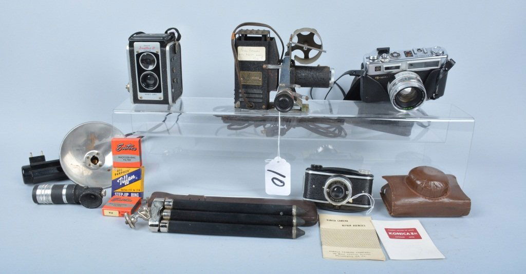 Lot of 4 VINTAGE CAMERAS & ACCESSORIES (1 of 4)
