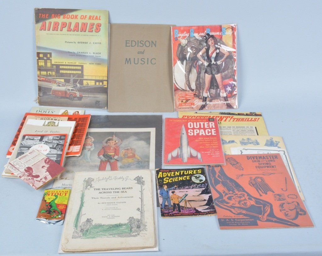 Large Lot of Vintage Paper Items, Space & More (1 of 9)