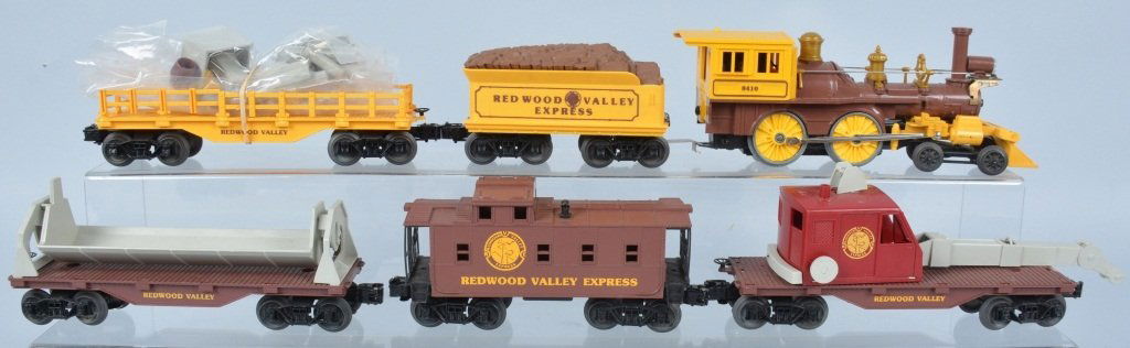 LIONEL REDWOOD EXPRESS TRAIN SET (1 of 4)