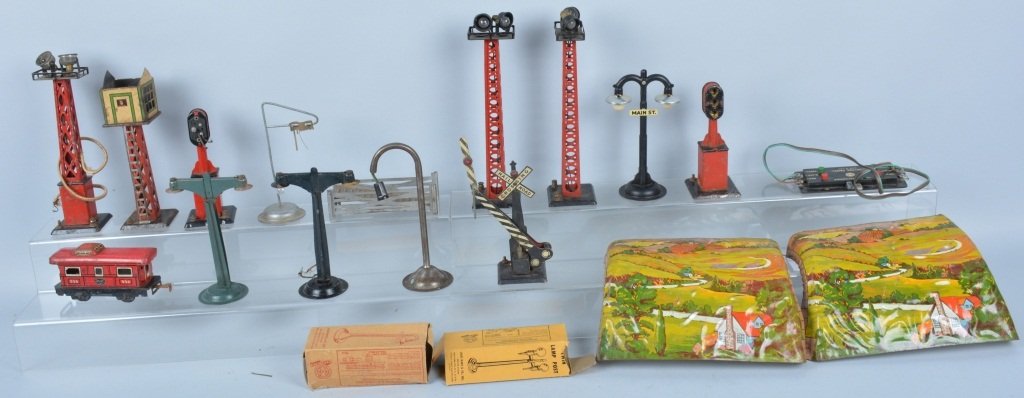 MARX TRAIN ACCESSORIES: Nice lot of Marx Train Accessories. Includes Tunnel, Signals, Lights, and more. Very Good