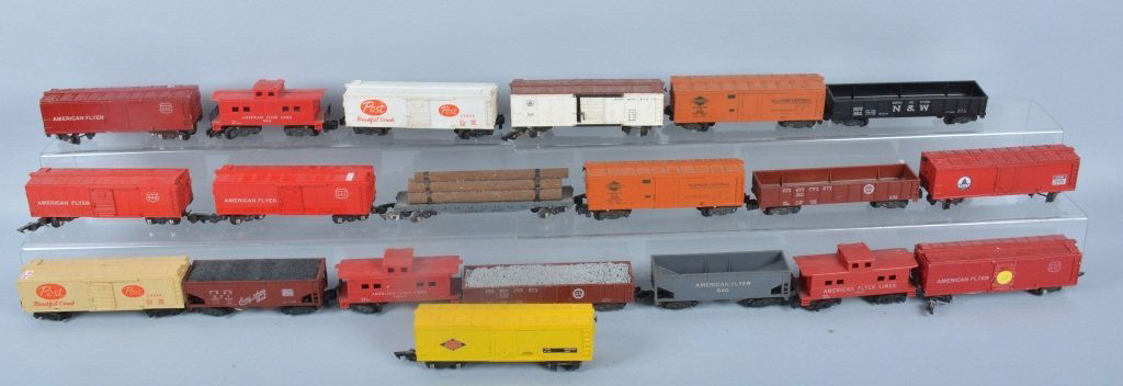 Large Lot of American Flyer Train Cars (1 of 3)