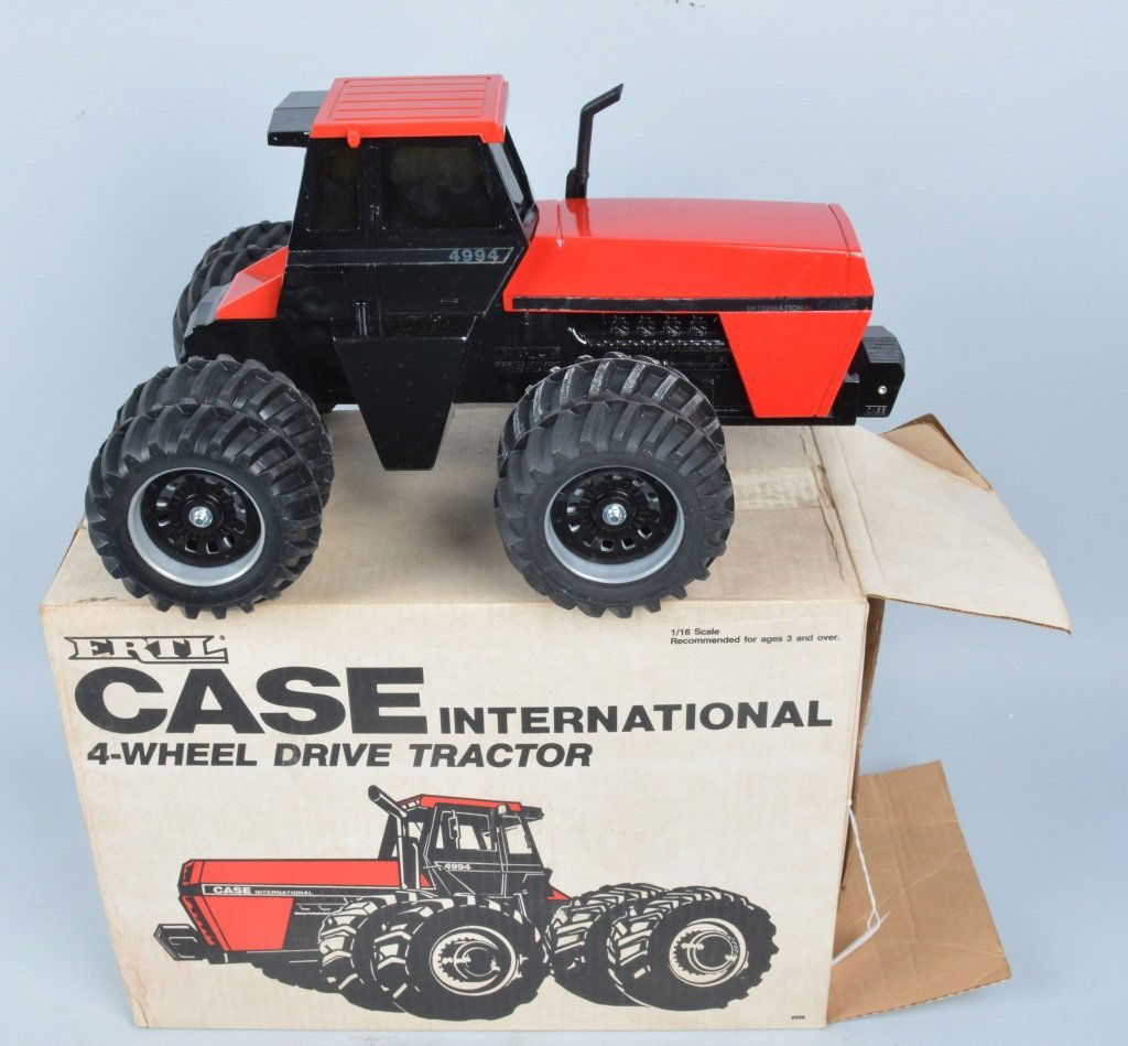 ERTL Case International 4 Wheel Drive Tractor nib (1 of 3)