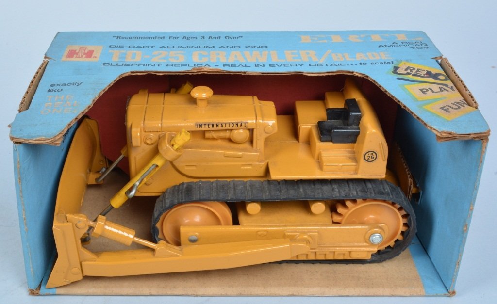 ERTL TD-25 Crawler with Blade, nib (1 of 2)