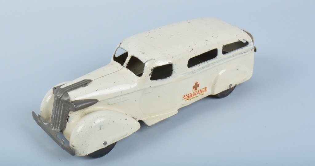 WYANDOTTE PRESSED STEEL AMBULANCE (1 of 3)