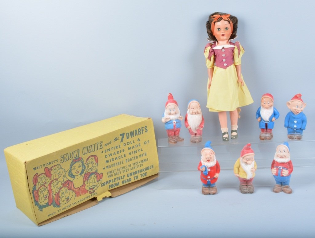 SNOW WHITE & 7 DWARFS VINYL DOLL SET w/ BOX (1 of 5)