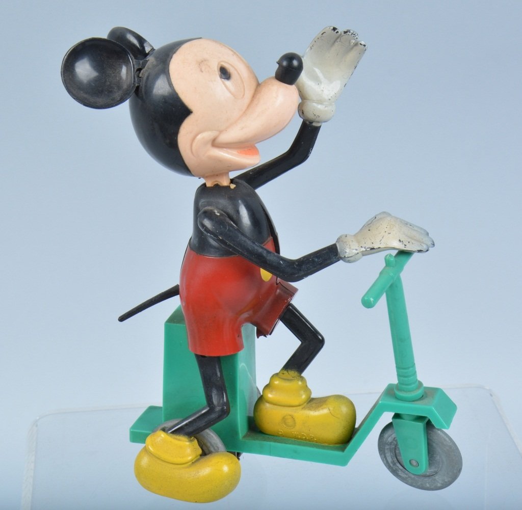 MAVCO Windup MICKEY MOUSE SCOOTER (1 of 3)