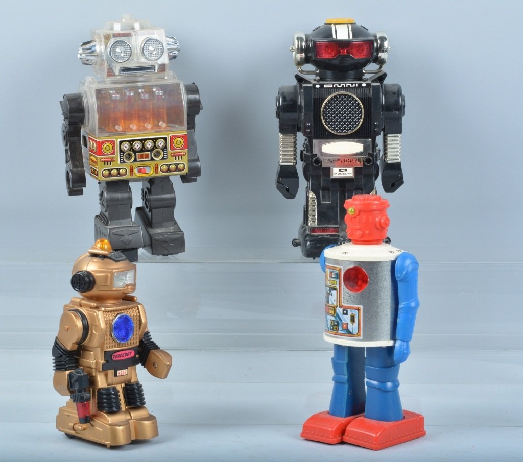 Lot of 4Battery Op VINTAGE PLASTIC ROBOTS (1 of 5)