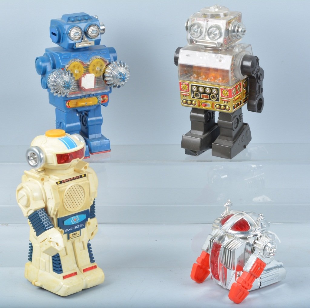 Lot of 4 Battery Op VINTAGE PLASTIC ROBOTS (1 of 4)