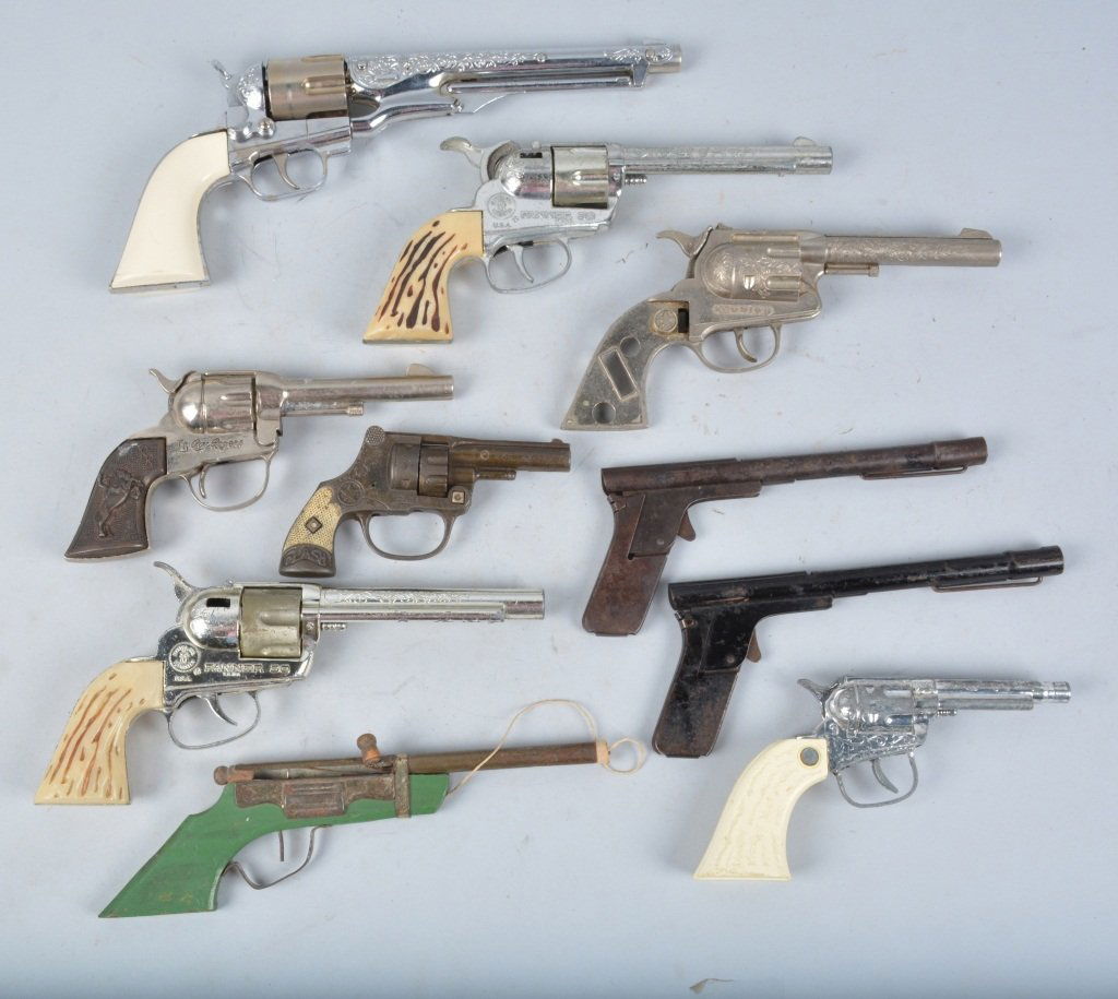 Lot of 10 VINTAGE CAP GUNS (1 of 5)