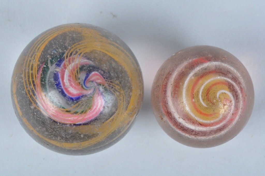 Lot of 2 LARGE ANTIQUE SWIRL MARBLES (1 of 3)