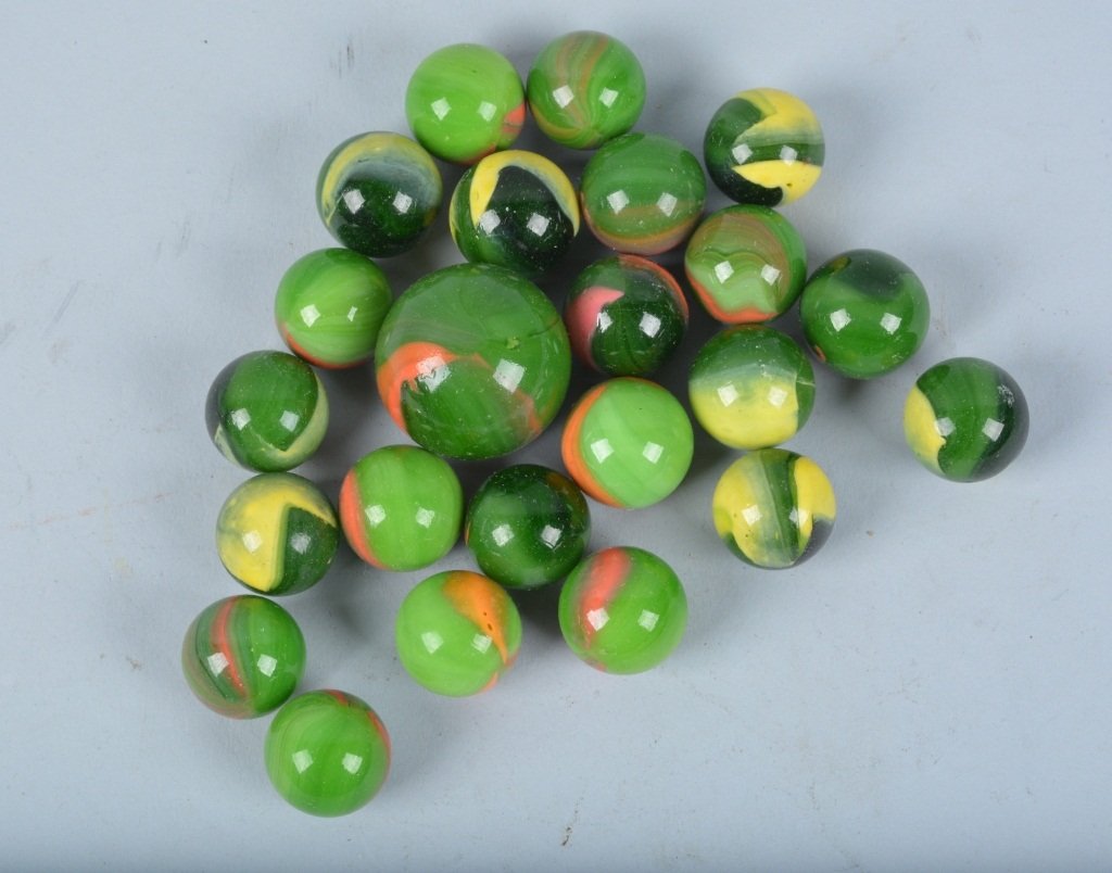 Lot of VINTAGE MACHINE MADE MARBLES (1 of 3)