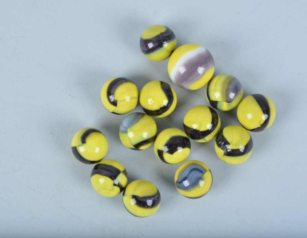 Lot of Matching VINTAGE MACHINE MADE MARBLES (1 of 3)
