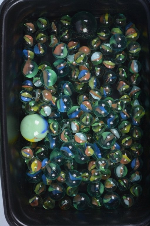 Lot of VINTAGE MACHINE MADE MARBLES (1 of 3)