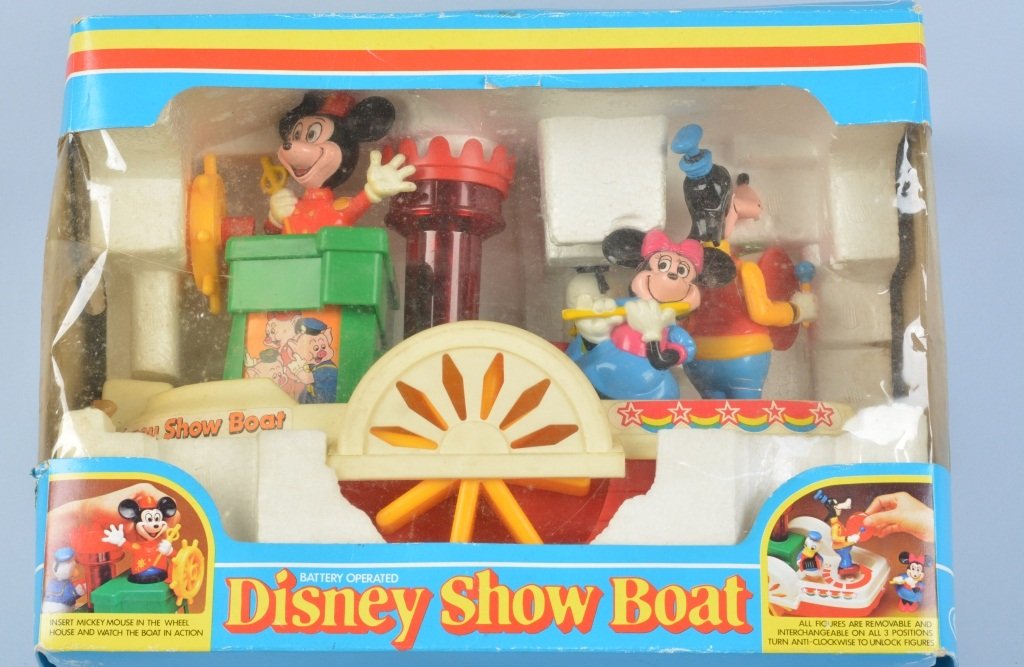 Battry Op DINEY SHOW BOAT w/ BOX: Nice colorful toy in original box. 12" Excellent