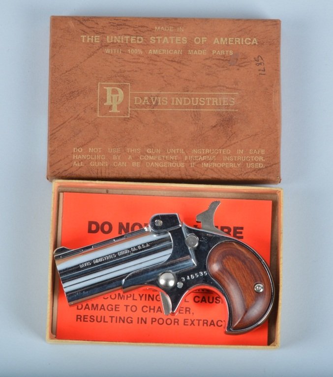 Over and Under 22 Derringer, Davis Industries: Serial No. 933309, great little over and under 22 derringer, made by Davis Industries, Chino California. Appears unfired. Comes in original box with manual. Near Mint , An FFL is required for this pur