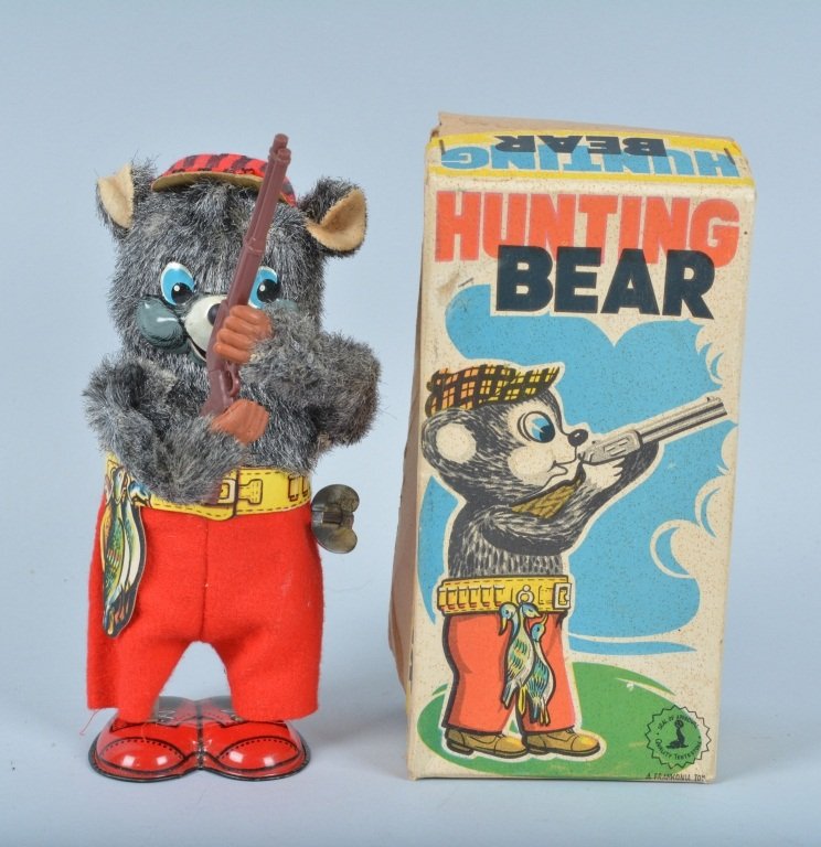 JAPAN Windup HUNTING BEAR w/ BOX (1 of 6)