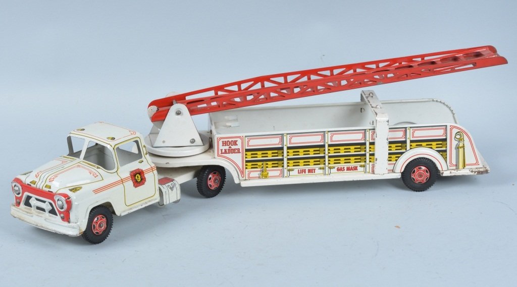 MARX Pressed Steel HOOK & LADDER FIRE TRUCK (1 of 5)