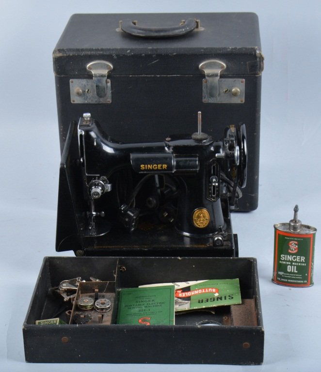 SINGER FEATHER WEIGHT SEWING MACHINE w/ CASE: Beautiful sewing machine. All original and complete with case. Excellent