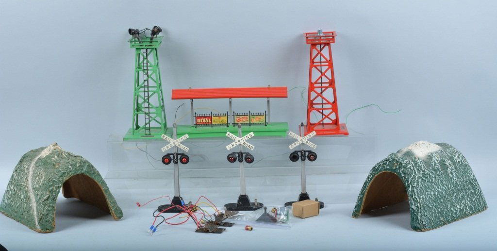 Lot of Lionel Accessories & More.: Nice grouping with crossing lights, Beacons, Station Platform and tunnels. Very Good-Excellent