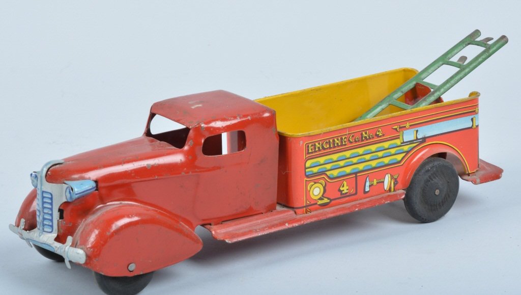 WYANDOTTE Pressed Steel FIRE TRUCK (1 of 3)