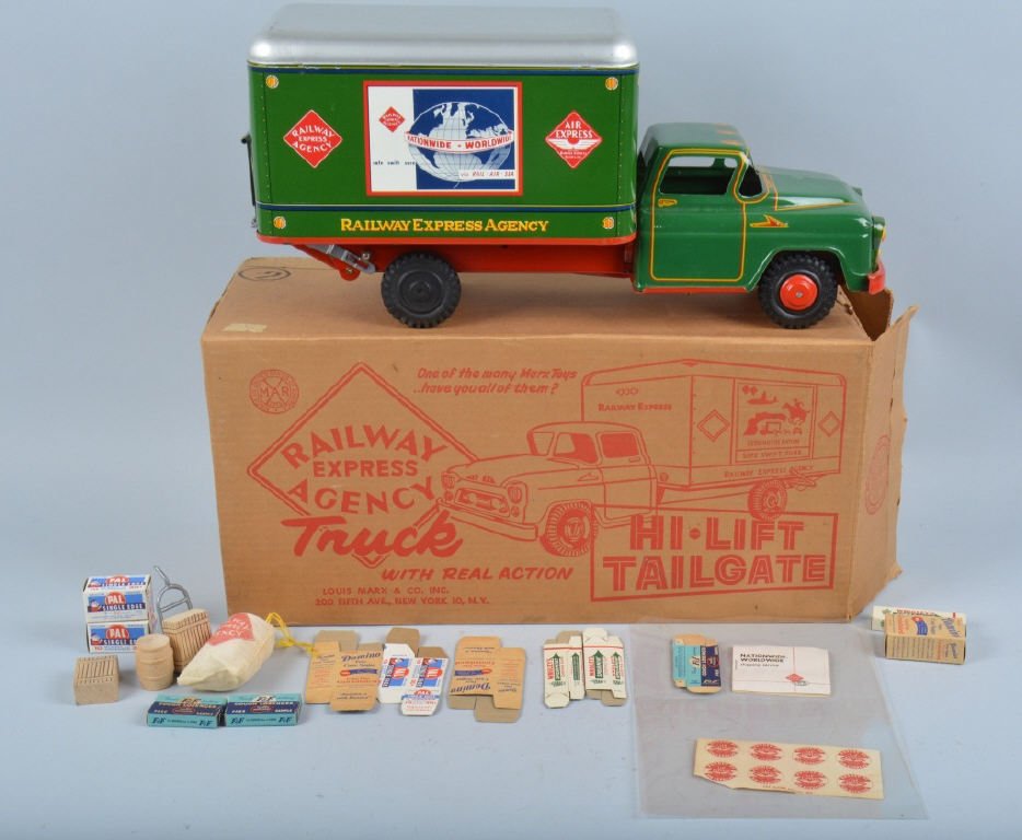 MARX Pressed Steel RAILWAY EXPRESS TRUCK w/ BOX (1 of 10)