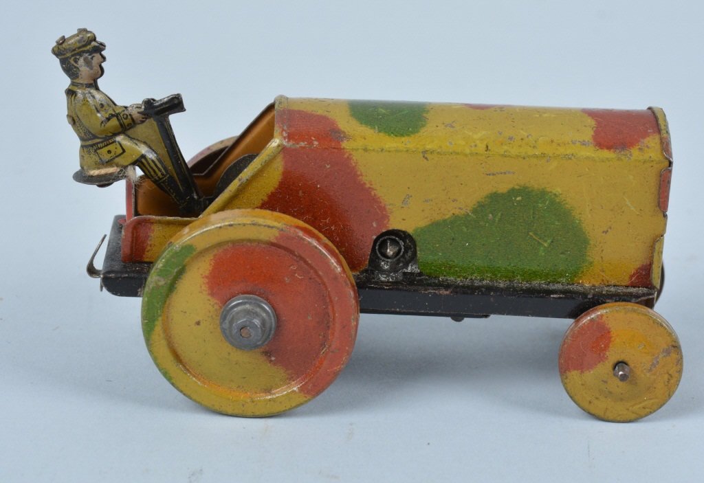 GERMAN Tin Windup PENNY TOY TRACTOR (1 of 4)