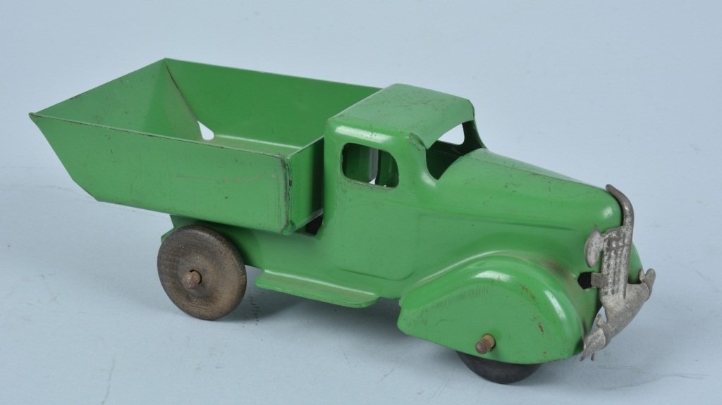 WYANDOTTE Pressed Steel DUMP TRUCK (1 of 4)