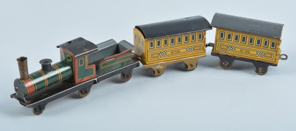 GERMAN PENNY TOY TRAIN & 2 CARS (1 of 4)