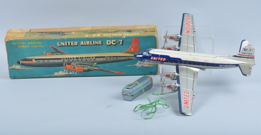 TN JAPAN Battery Op UNITED AIRLINES DC-7 w/ BOX (1 of 7)